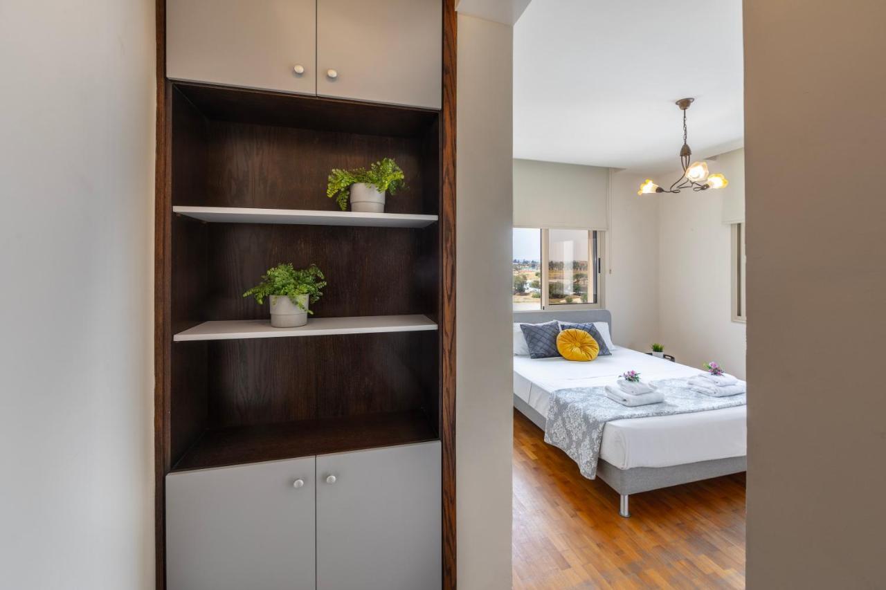 לרנקה Mackenzie Beachfront Eftyhia Suite מראה חיצוני תמונה
