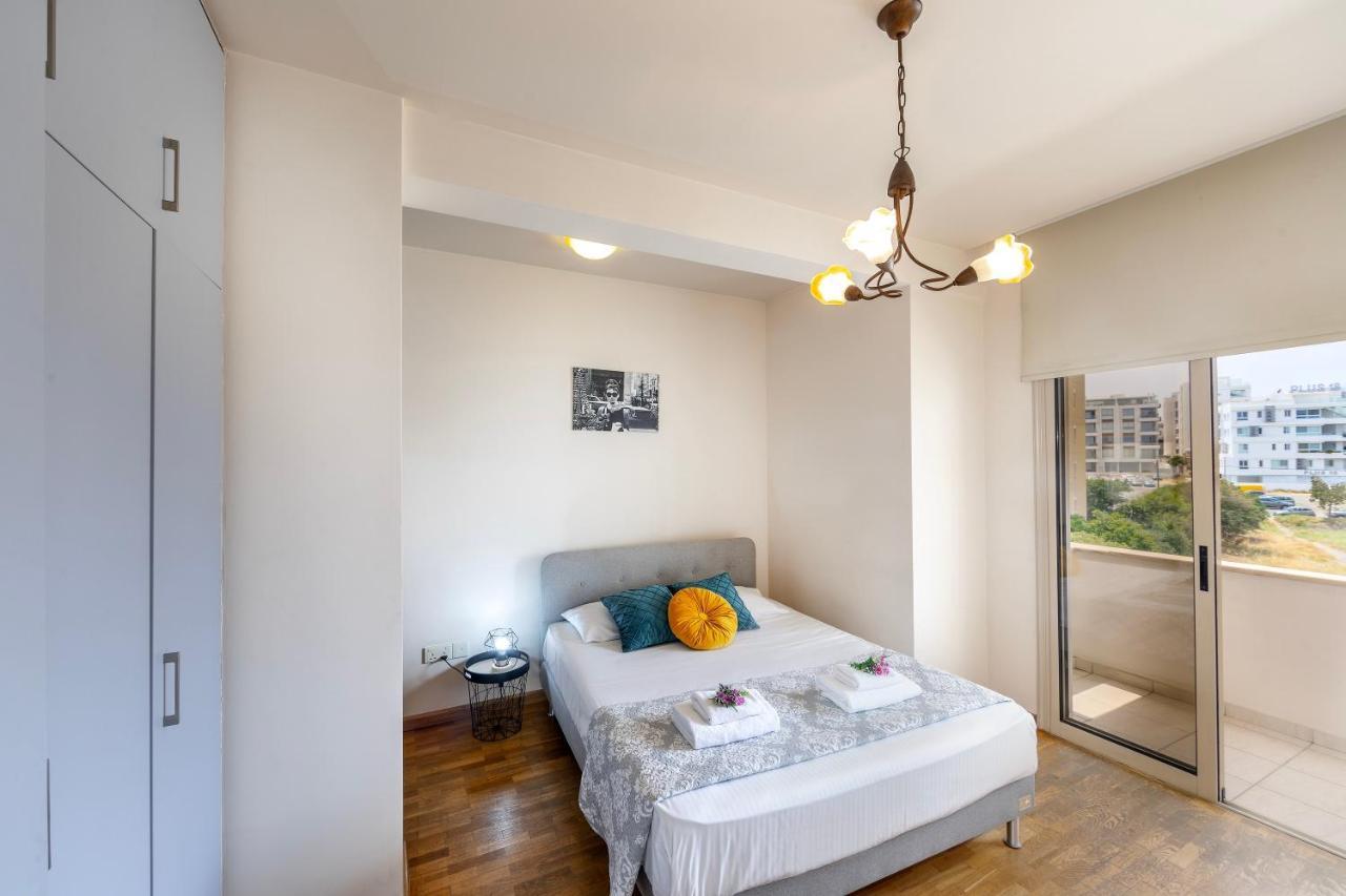 לרנקה Mackenzie Beachfront Eftyhia Suite מראה חיצוני תמונה